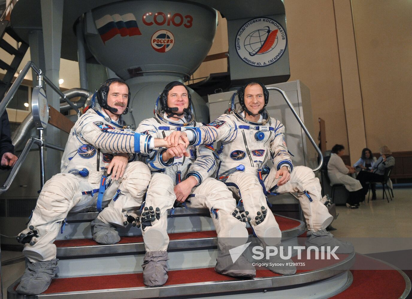 Long-term ISS Expedition 34/35 crews train at Gagarin Center