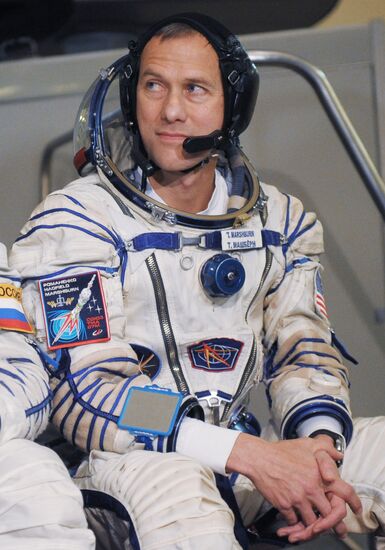 Long-term ISS Expedition 34/35 crews train at Gagarin Center