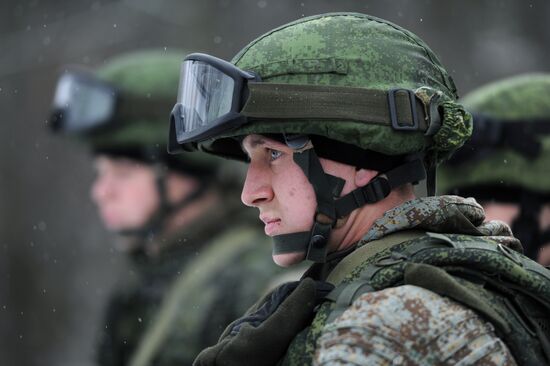 Russian Army troops get new battle suit