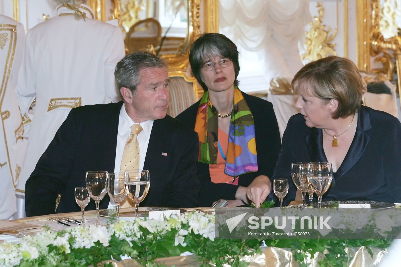 G8 LEADERS INFORMAL DINNER