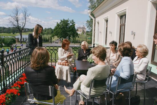 SPOUSES OF G8 LEADERS