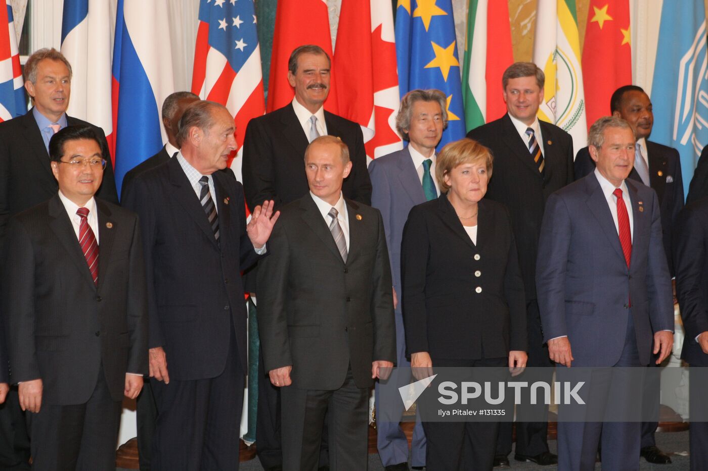 PHOTO SESSION OF G8 LEADERS 