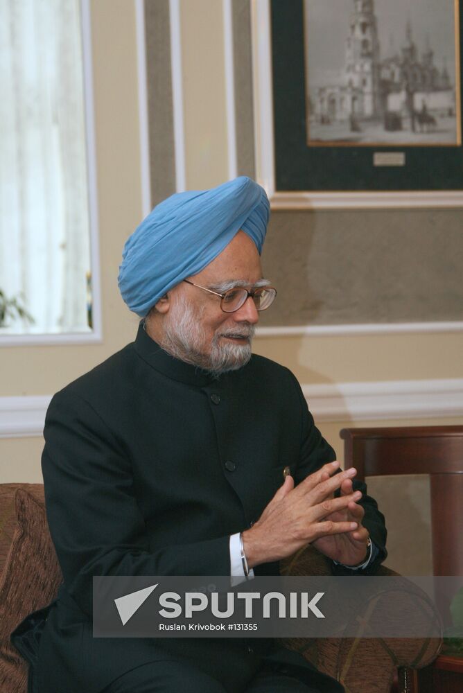 INDIAN PM MEETS JAPANESE PM