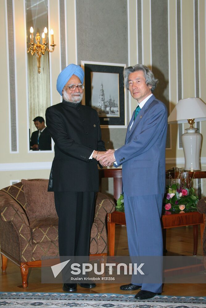INDIAN PM MEETS JAPANESE PM