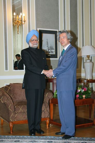 INDIAN PM MEETS JAPANESE PM 