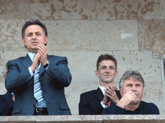 VITALY MUTKO, GUUS HIDDINK