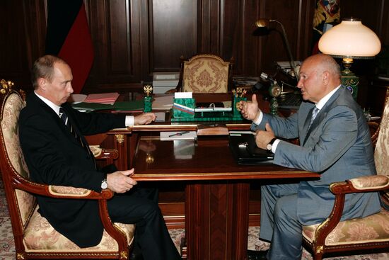 VLADIMIR PUTIN AND YURY LUZHKOV 