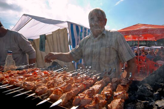 SELLER OF SHASHLYK 