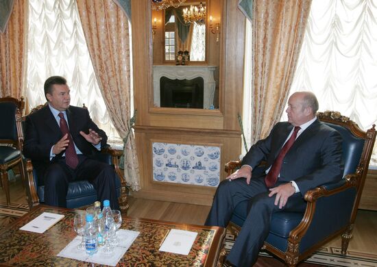 MEETING BETWEEN MIKHAIL FRADKOV AND VIKTOR YANUKOVYCH 