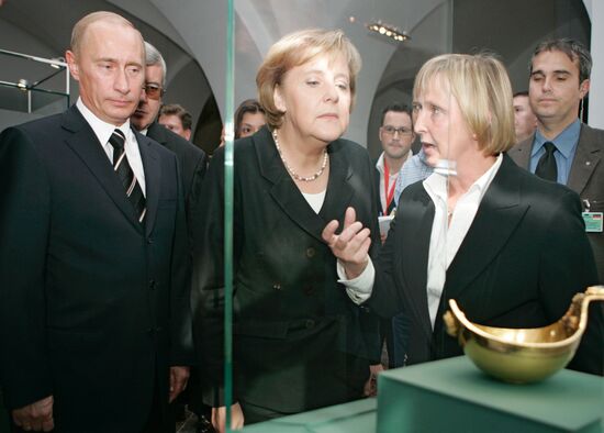 VLADIMIR PUTIN ANGELA MERKEL