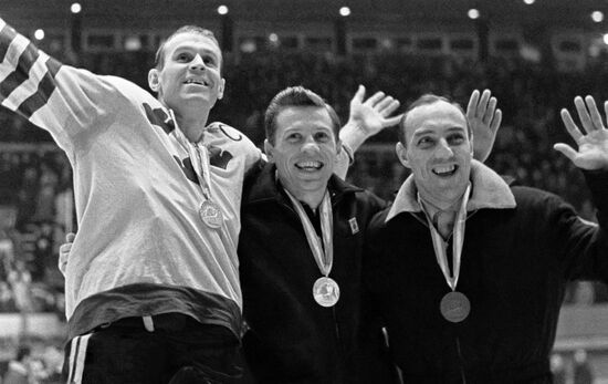 OLYMPIC GAMES ICE HOCKEY CAPTAINS WINNER TEAMS 