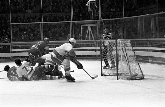 OLYMPIC GAMES U.S.S.R.-CANADA MEET ICE HOCKEY