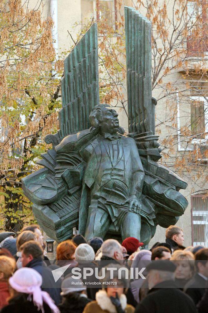 UNVEILING MONUMENT