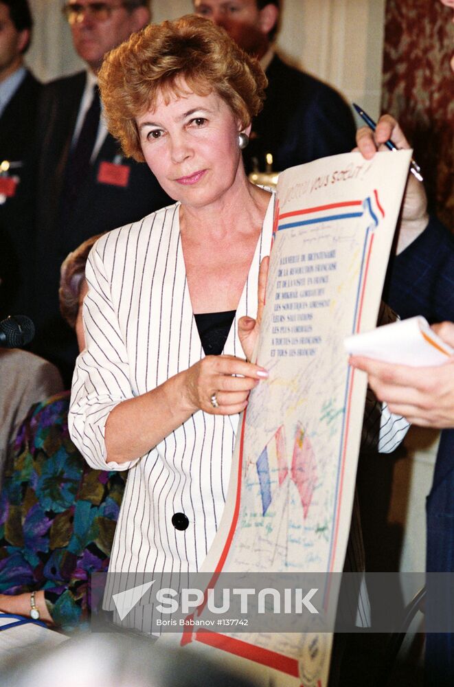 GORBACHEVA VISIT PARIS