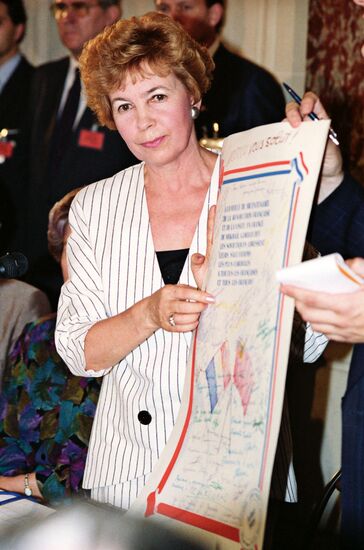 GORBACHEVA VISIT PARIS