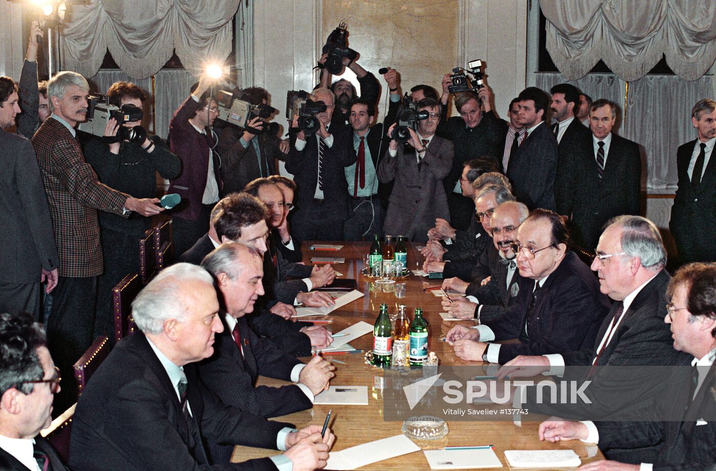 GORBACHEV KOHL TALKS KREMLIN