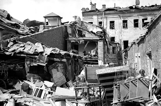 WWII BOMBING DESTROYED BUILDING 