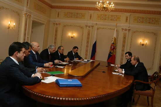 VLADIMIR PUTIN CONFERENCE UNITED RUSSIA LEADERS