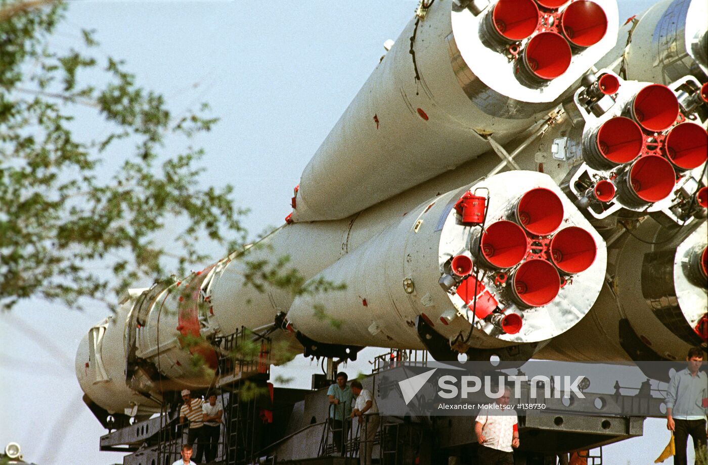 SPACE CENTER BAIKONUR LAUNCH VEHICLE SPACECRAFT