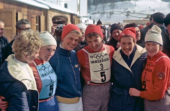 9TH WINTER OLYMPIC GAMES WOMEN SKIERS U.S.S.R. SWEDEN 