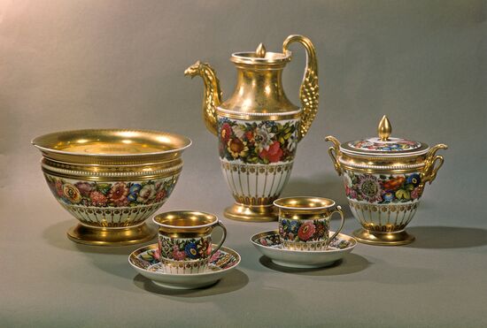 KUSKOVO TEA SET