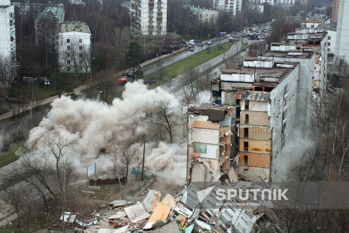 Destructing the first phenol-contaminated apartment building in 