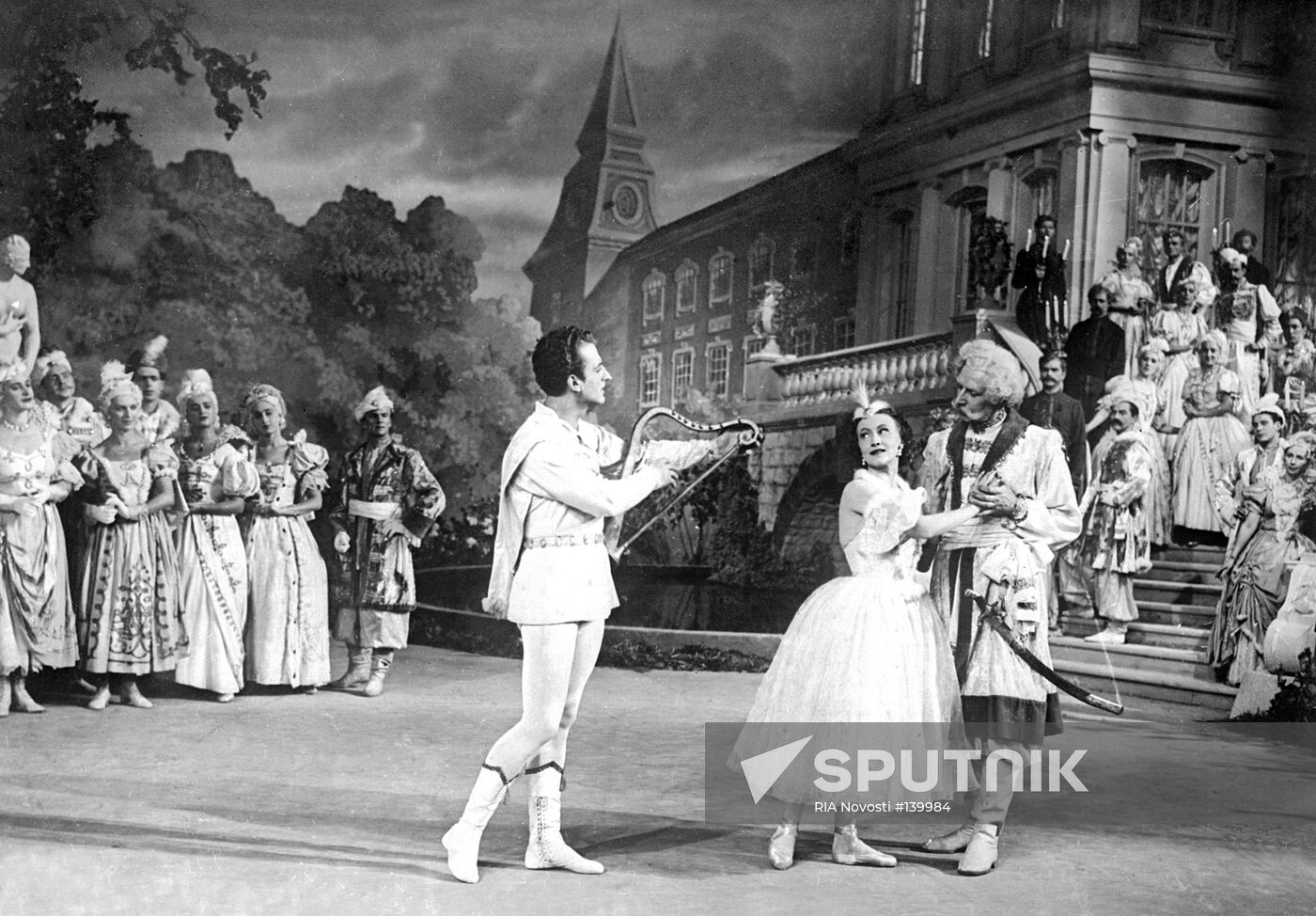 BALLET "THE FOUNTAIN OF BAKHCHISARAI" GALINA ULANOVA YURY ZHDANO