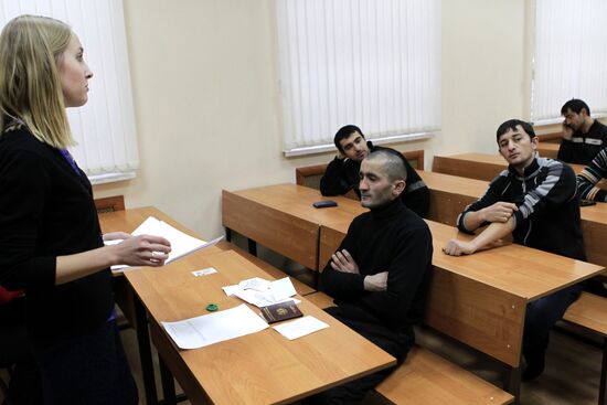 Migrant workers take Russian test