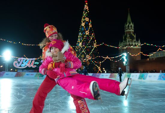 GUM-skating rink opens on Red Square