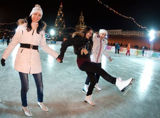 GUM-skating rink opens on Red Square