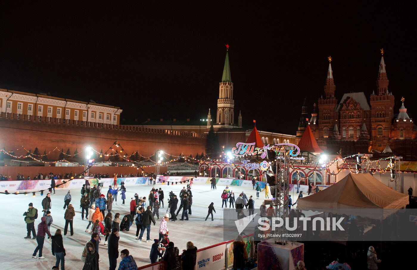 GUM-skating rink opens on Red Square