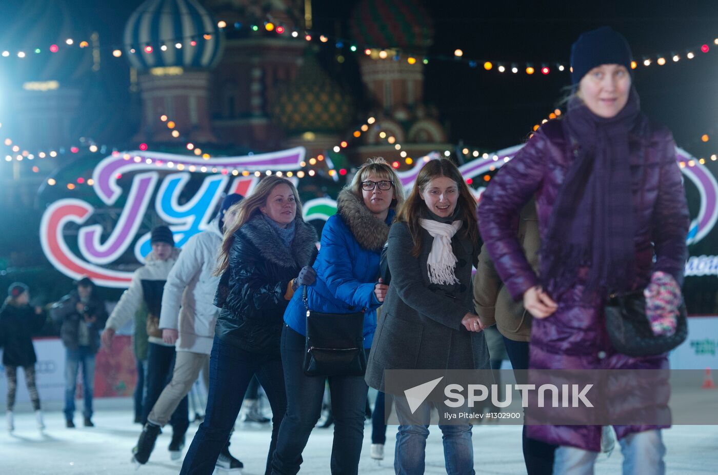 GUM-skating rink opens on Red Square