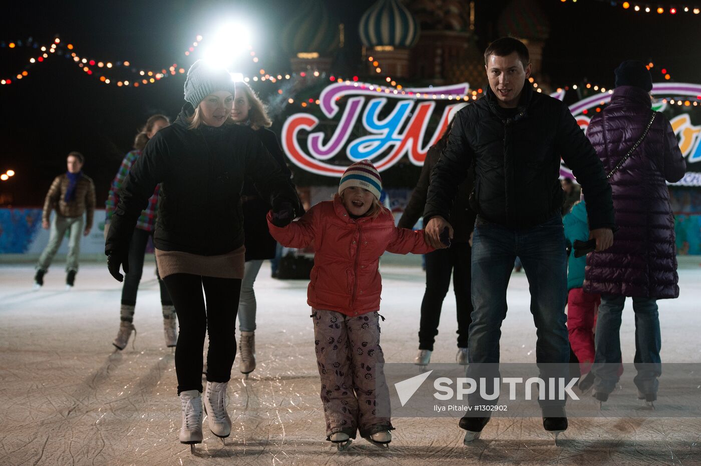 GUM-skating rink opens on Red Square