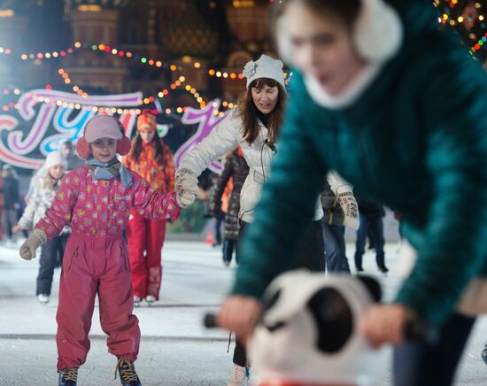 GUM-skating rink opens on Red Square