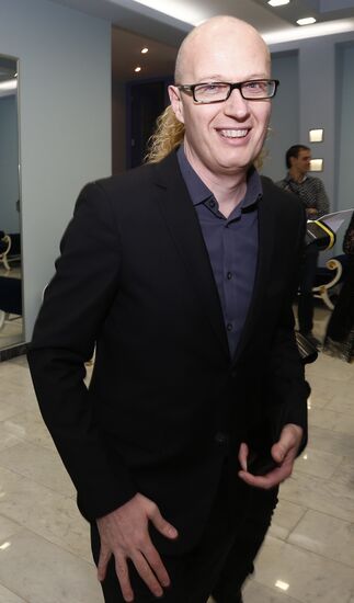 Reception by producer of 17th Golden Gramophone award