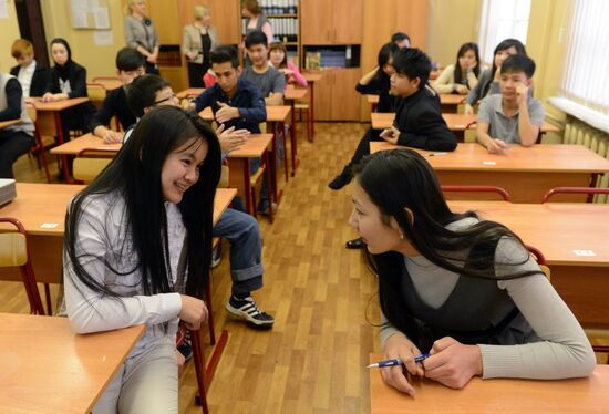 Teaching immigrants Russian
