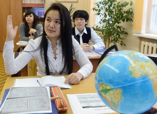 Teaching immigrants Russian