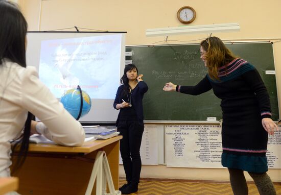 Teaching immigrants Russian