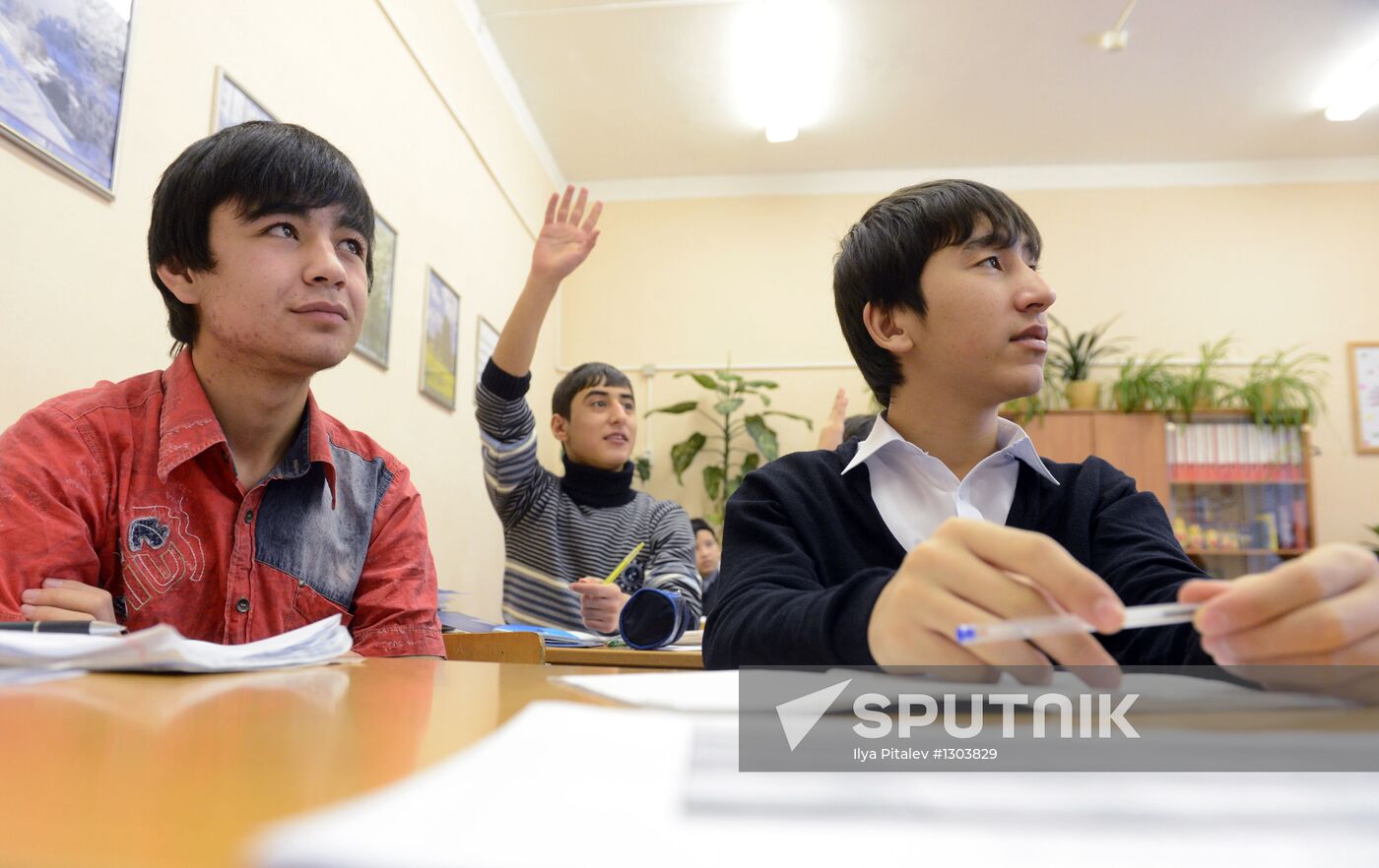 Teaching immigrants Russian