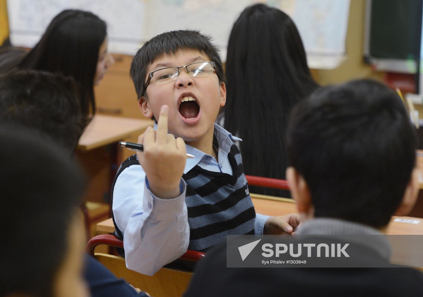 Teaching immigrants Russian