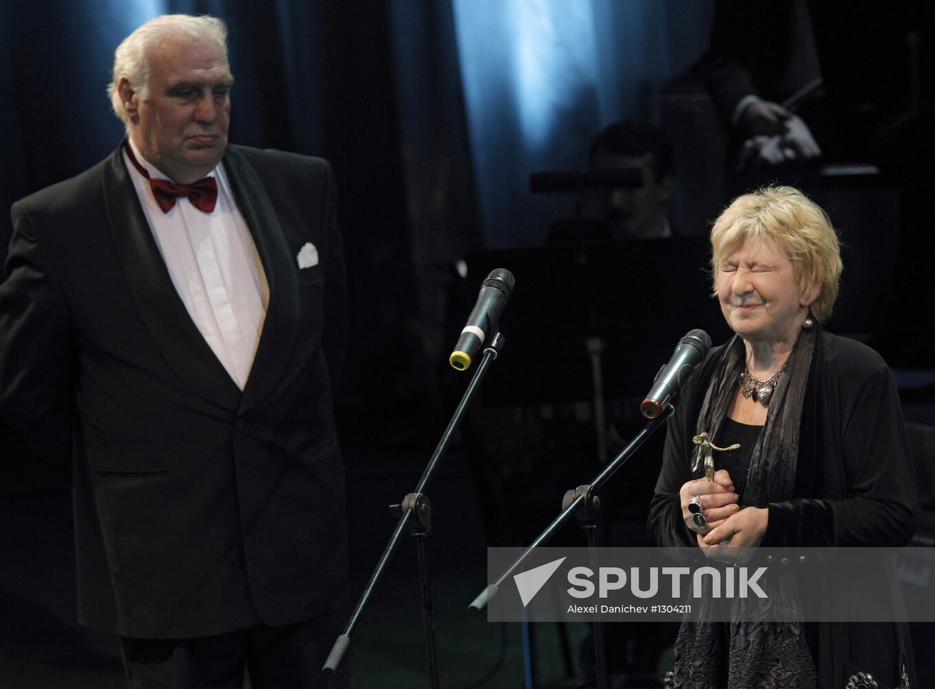 Gold Batten Light Awards