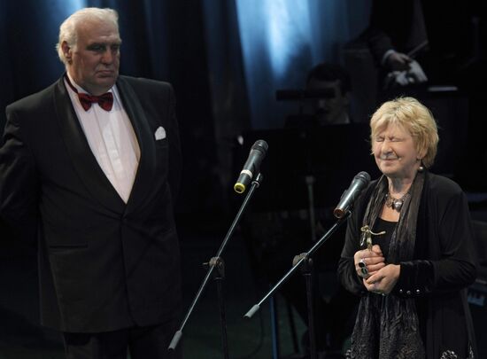 Gold Batten Light Awards