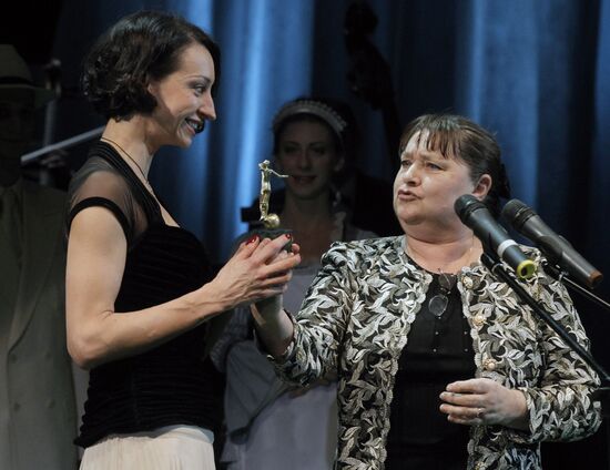 Gold Batten Light Awards