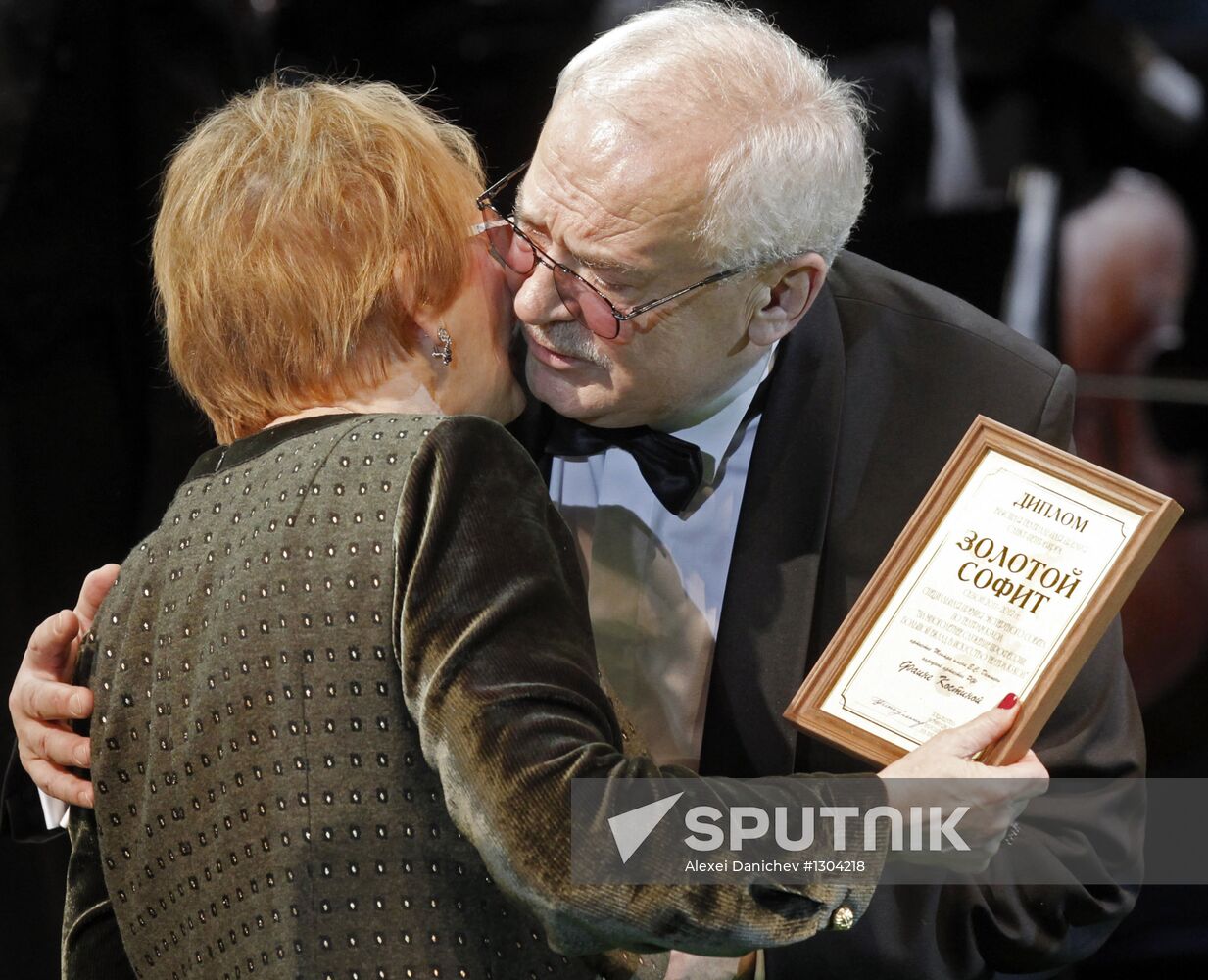 Gold Batten Light Awards