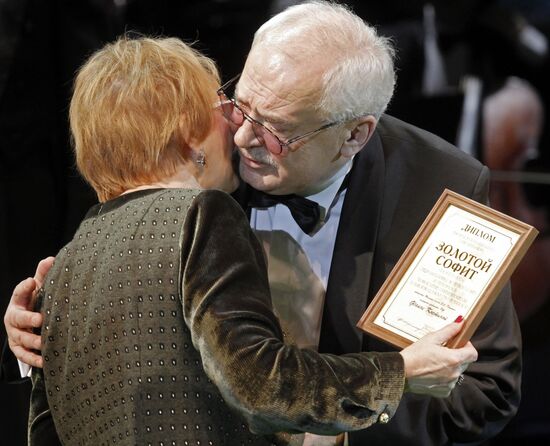 Gold Batten Light Awards