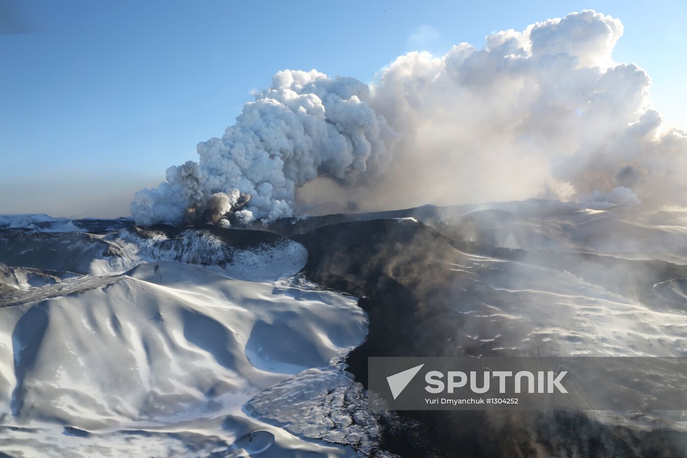 Plosky Tolbachik volcano erupting