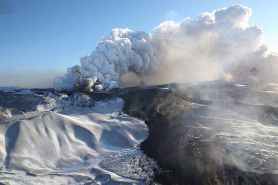 Plosky Tolbachik volcano erupting