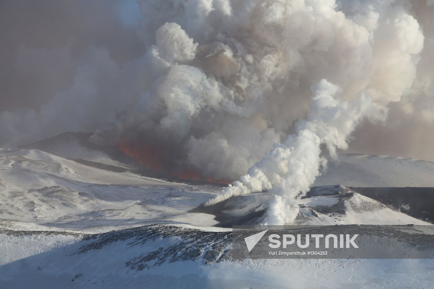 Plosky Tolbachik volcano erupting