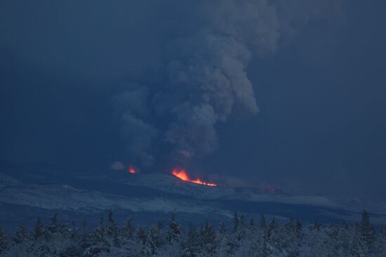 Plosky Tolbachik volcano erupting