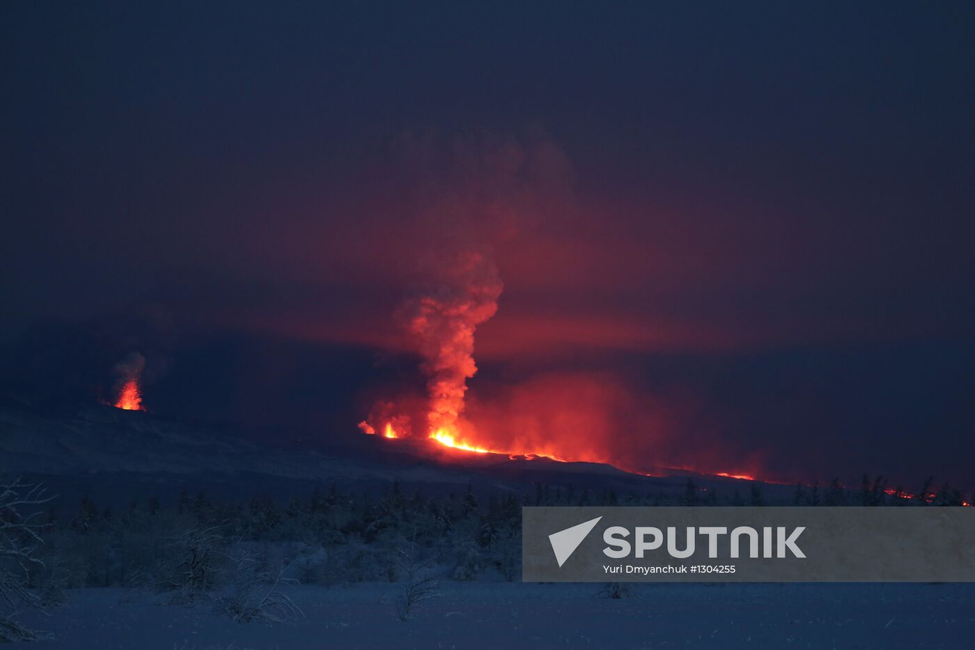 Plosky Tolbachik volcano erupting